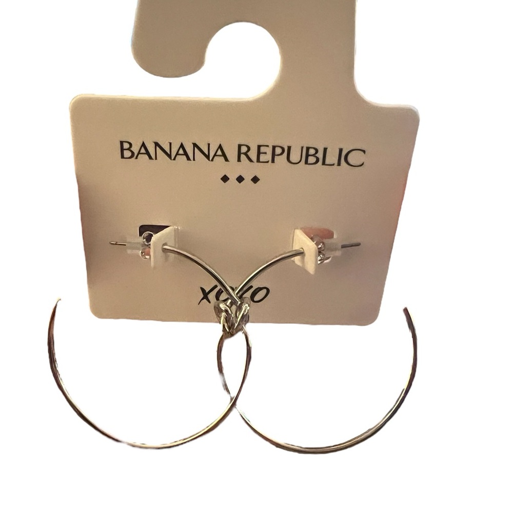 New~ Banana Republic knotted hoop
Silver tone earrings.